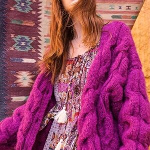 NWT Molly Bracken knitted cardigan size M
Retails $94.00